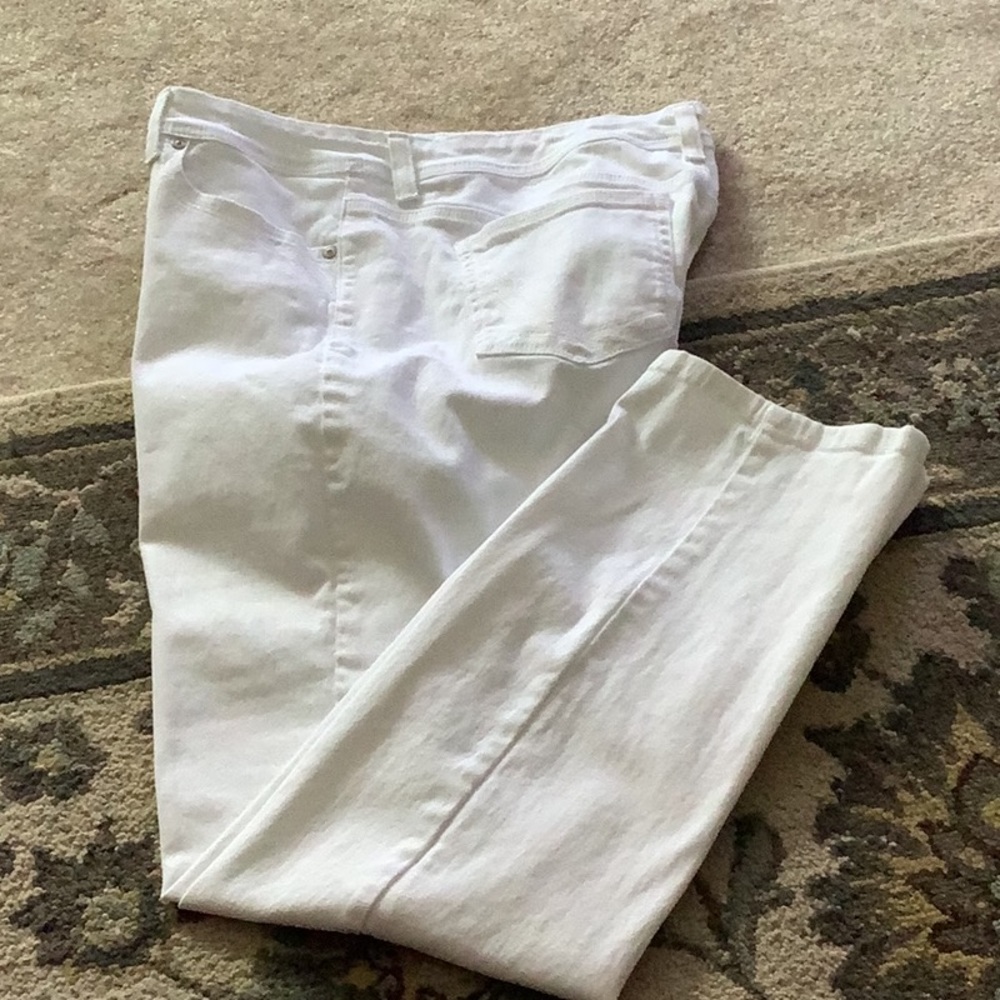 Style & Co white jeans stretchy size 12 these run big more 14 excellent shape
